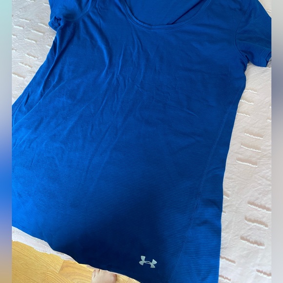 Under armour T shirt size SM - Picture 2 of 4